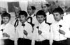 1984-85. Дворец Пионеров. Приём третьеклассников в пионеры. Шефы: А. Ю. Шметков, В. А. Пчёлкин, И. А. Биленко, А. Иванов, В. М. Новиков.Кандидаты в пионеры: М. Н. Мостовой, А. В. Камбур, Д. В. Троицкий, А. А. Тимченко.